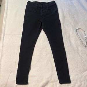 Refuge Black Skinny Jeans with Sleek Design